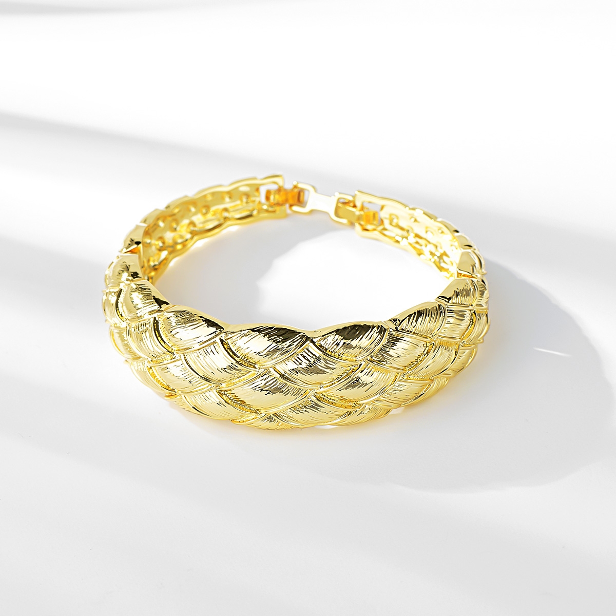 Dubai Gold Plated Fashion Bangle With Speedy Delivery