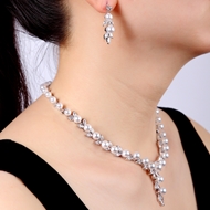 Picture of Unusual Medium White Necklace and Earring Set
