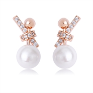 Picture of Delicate Cubic Zirconia White Stud Earrings