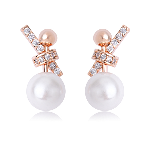 Picture of Delicate Cubic Zirconia White Stud Earrings