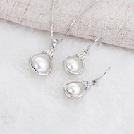 Picture of Distinctive White Platinum Plated Necklace and Earring Set with Low MOQ