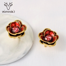 Show details for Wholesale Gold Plated Flowers & Plants Stud Earrings with No-Risk Return