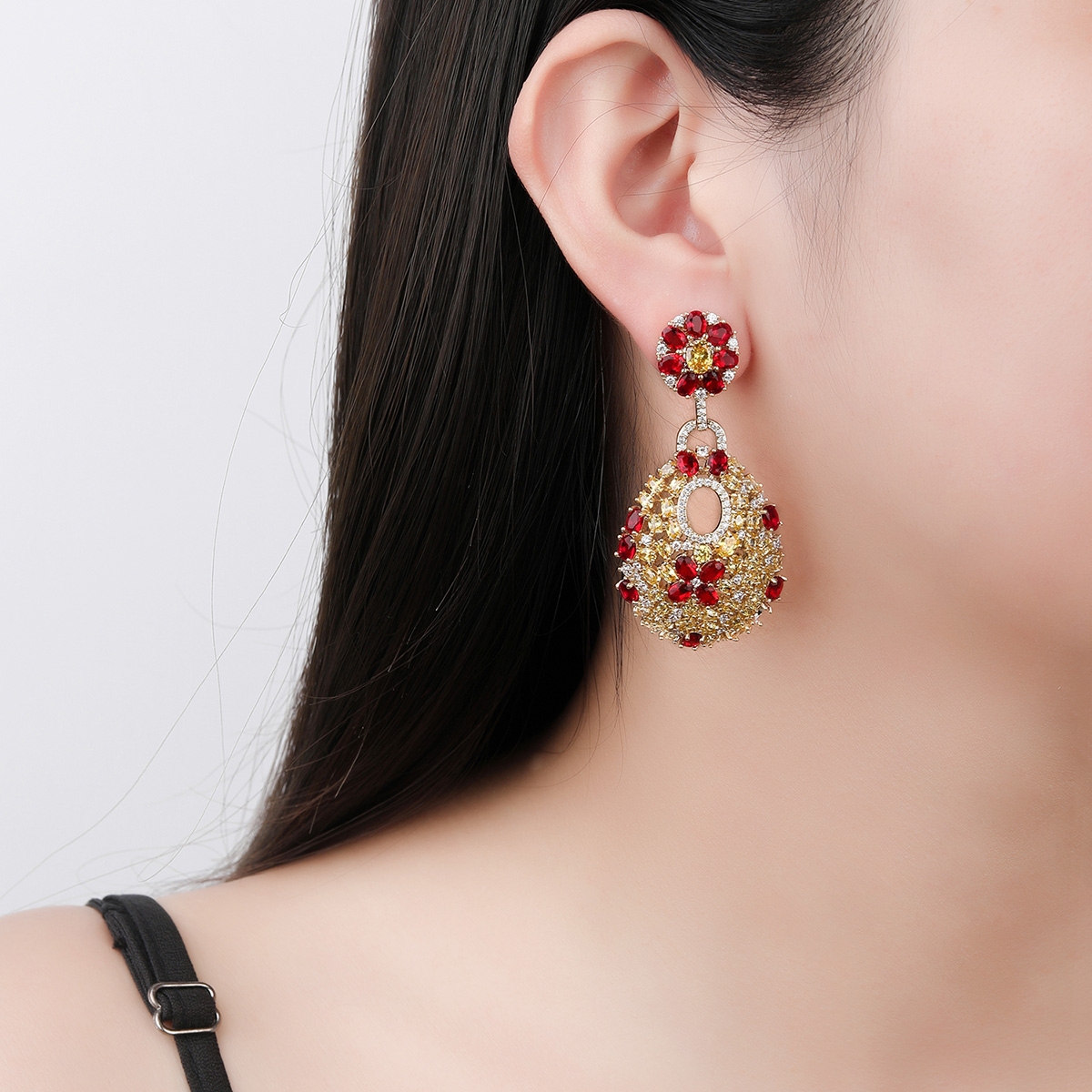 Low Cost Gold Plated Luxury Dangle Earrings with Low Cost