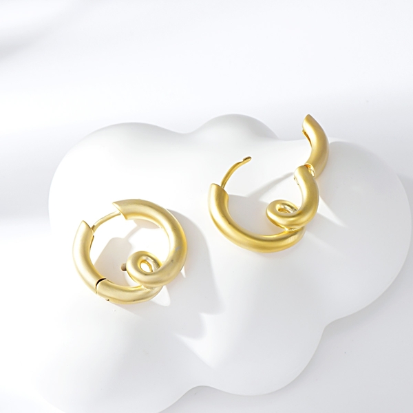 Picture of Attractive Gold Plated Small Small Hoop Earrings For Your Occasions