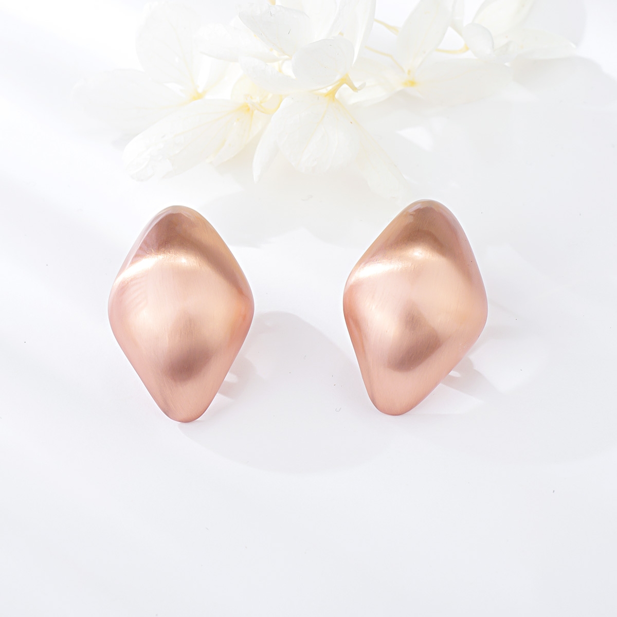Zinc Alloy Medium Stud Earrings with Full Guarantee