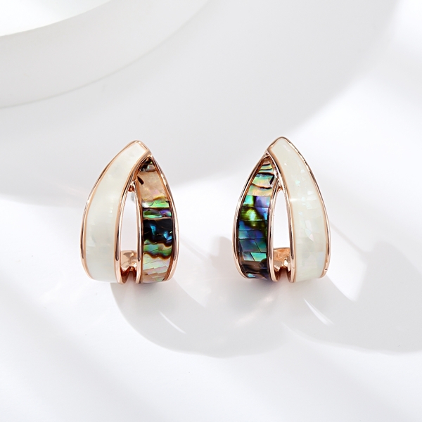 Picture of Fashionable Small Shell Stud Earrings