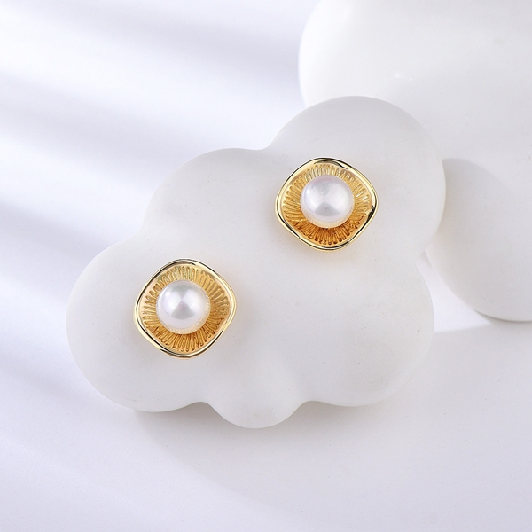 Picture of Great Artificial Pearl Delicate Stud Earrings