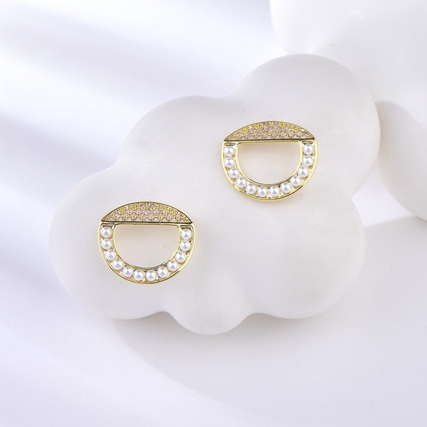Picture of Staple Small Cubic Zirconia Stud Earrings