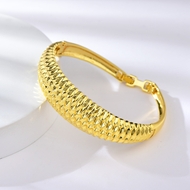 Picture of Dubai Gold Plated Fashion Bangle with Fast Delivery