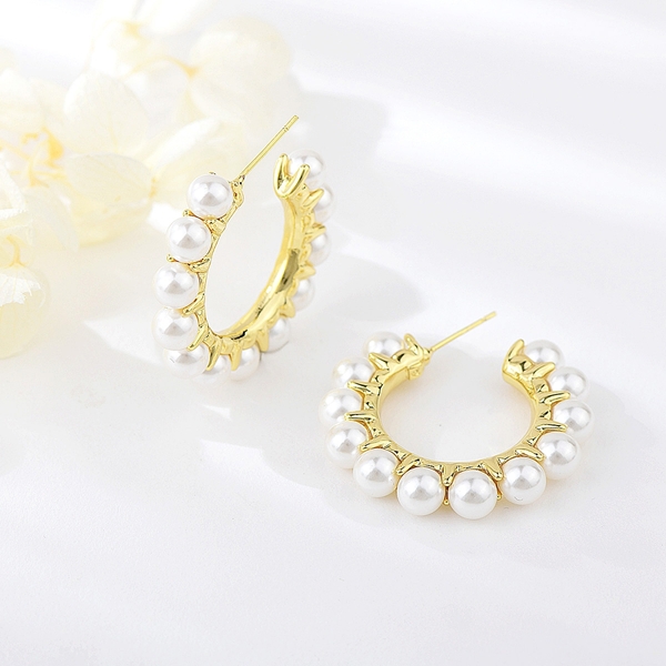 Picture of Impressive White Artificial Pearl Stud Earrings with Low MOQ