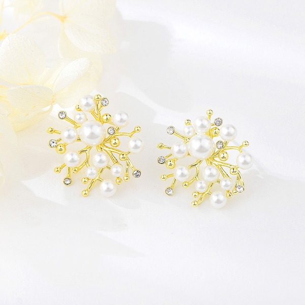 Picture of Great Artificial Pearl Gold Plated Stud Earrings