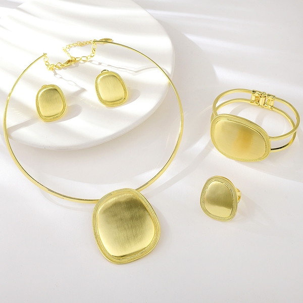 Picture of Trendy Gold Plated Dubai 4 Piece Jewelry Set with Low MOQ