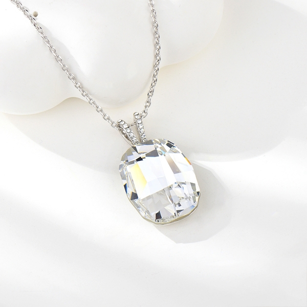 Picture of Designer Platinum Plated Swarovski Element Pendant Necklace with Easy Return