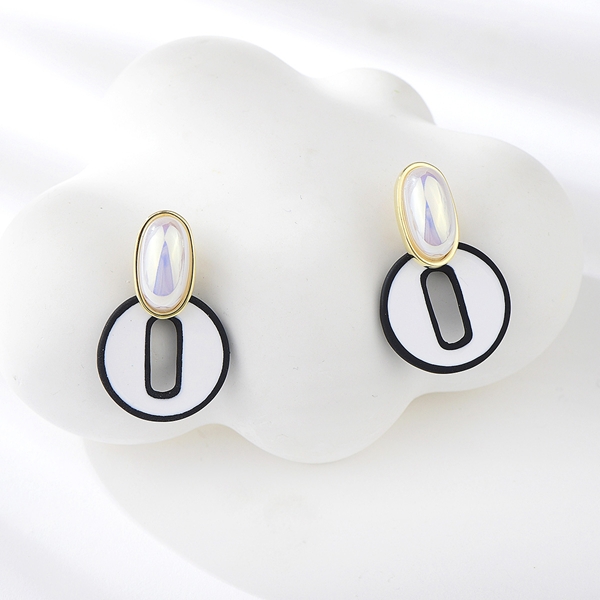 Picture of Buy Gold Plated White Dangle Earrings with Fast Shipping