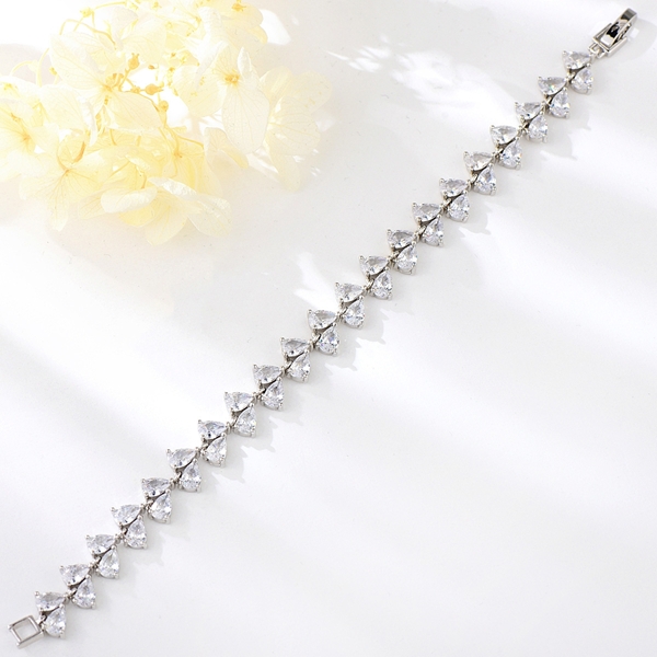 Picture of Delicate White Fashion Bracelet at Unbeatable Price