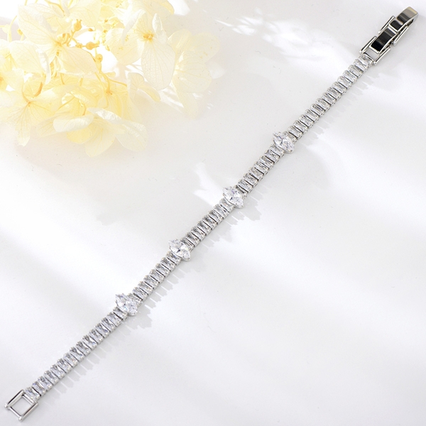 Picture of Brand New White Cubic Zirconia Fashion Bracelet with SGS/ISO Certification