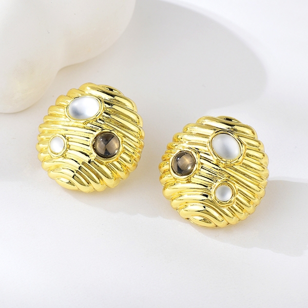 Picture of Low Price Zinc Alloy Gold Plated Big Stud Earrings for Girlfriend