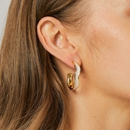 Picture of Amazing Small Gold Plated Stud Earrings