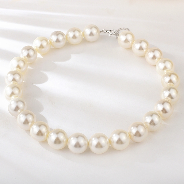 Picture of Great shell pearl White Pendant Necklace