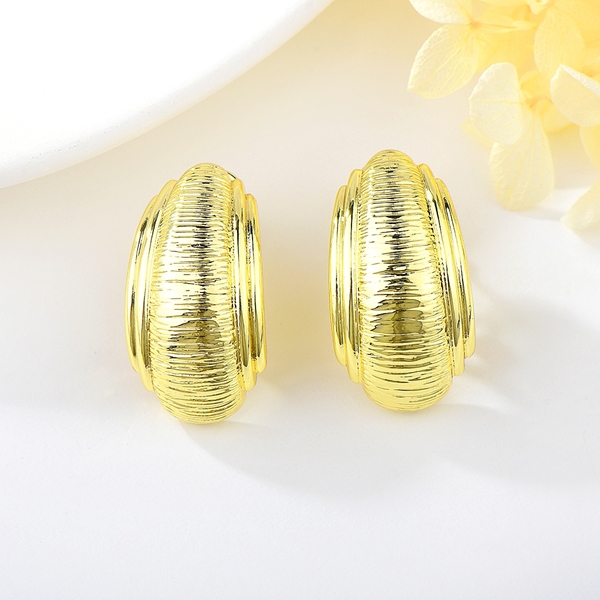 Picture of Attractive Gold Plated Medium Stud Earrings For Your Occasions