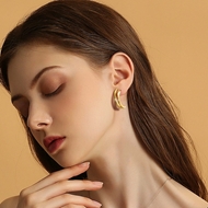 Picture of Copper or Brass Medium Small Hoop Earrings in Flattering Style
