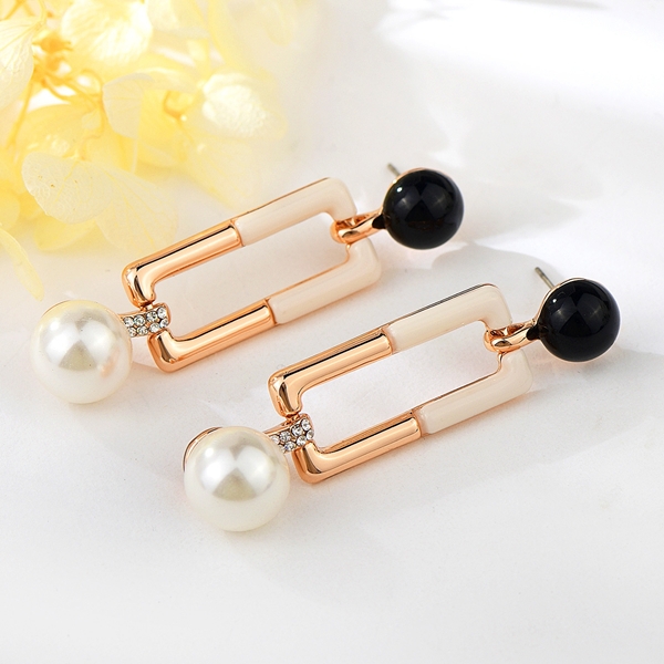 Picture of Irresistible White Big Dangle Earrings For Your Occasions