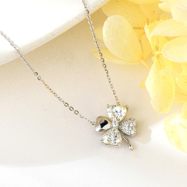 Picture of Clover White Pendant Necklace at Unbeatable Price
