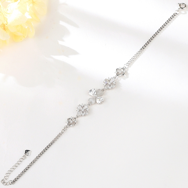 Picture of Impressive White Cubic Zirconia Fashion Bracelet with Low MOQ