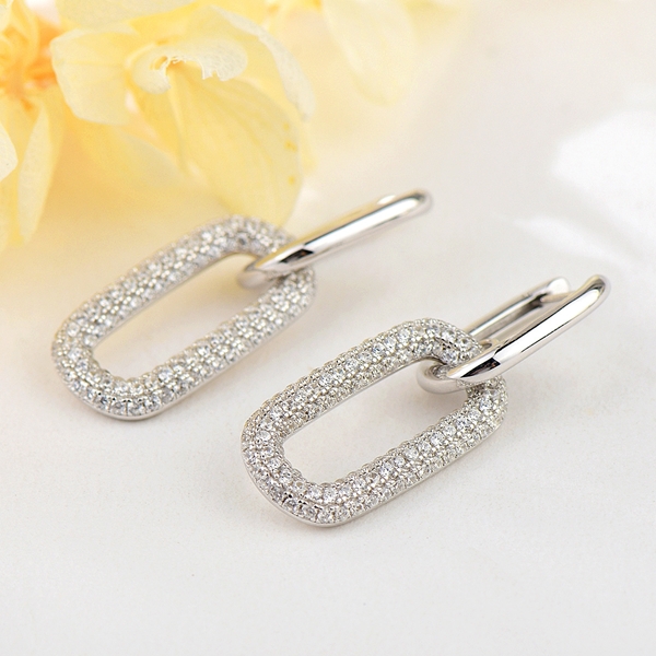 Picture of Hot Selling Platinum Plated Geometric Small Hoop Earrings from Trust-worthy Supplier