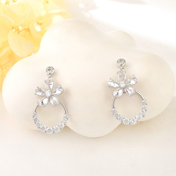 Picture of Distinctive White Fashion Dangle Earrings with Low MOQ